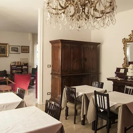 Alojamento de Acomodação e Pequeno-almoço La Madeleine Bolonha